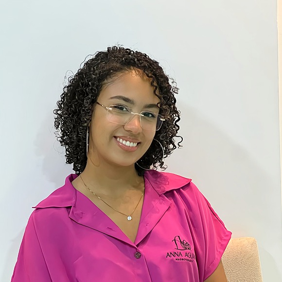 Anna Aguiar, Massoterapeuta